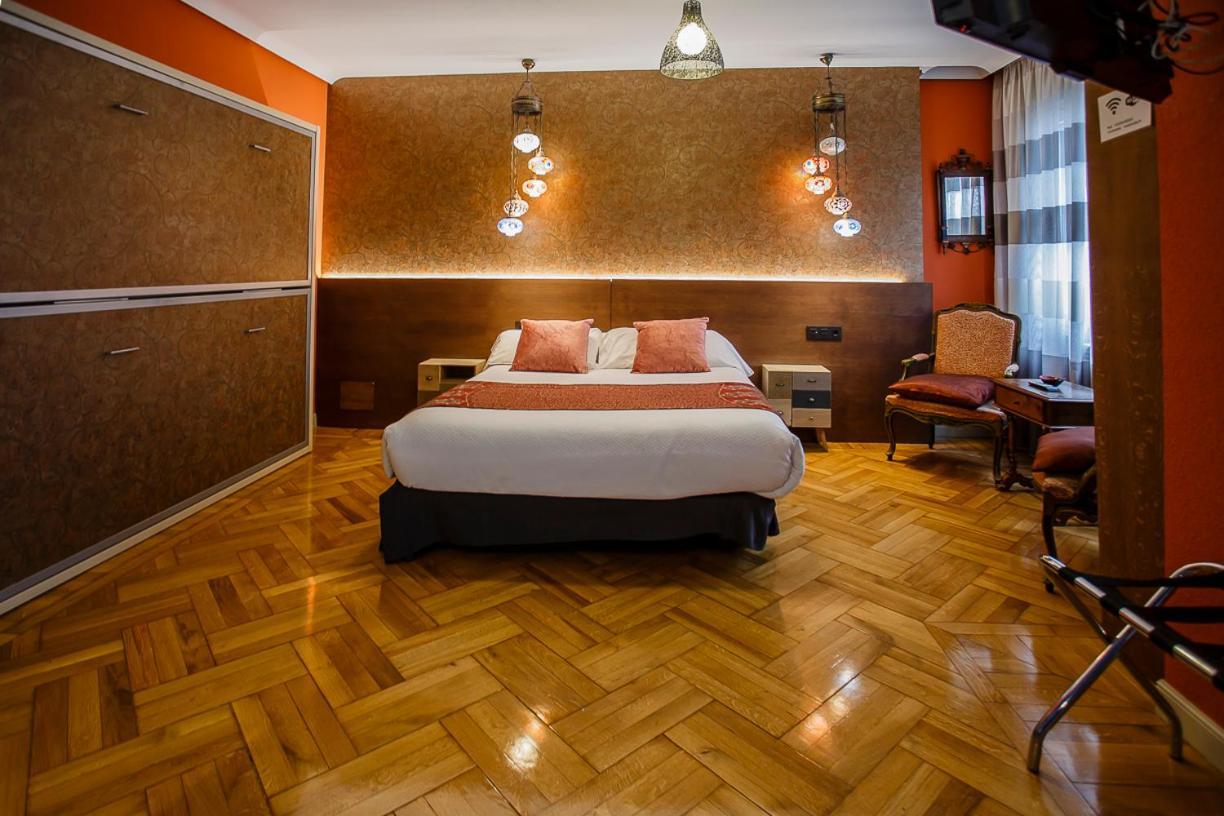 Hostal Rodas Pamplona Eksteriør bilde