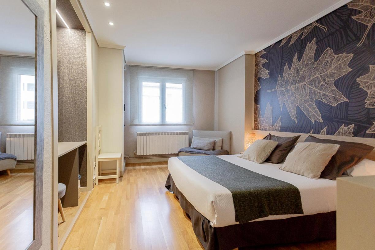 Hostal Rodas Pamplona Eksteriør bilde