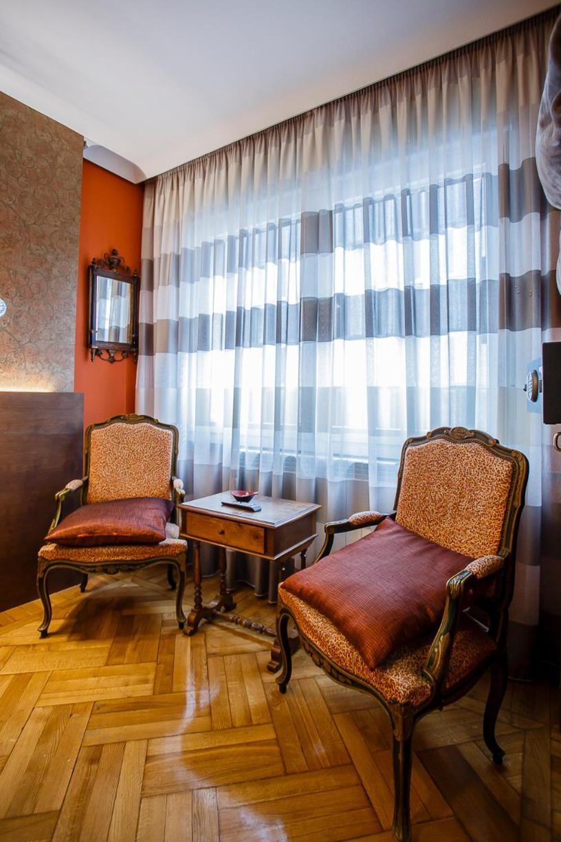 Hostal Rodas Pamplona Eksteriør bilde