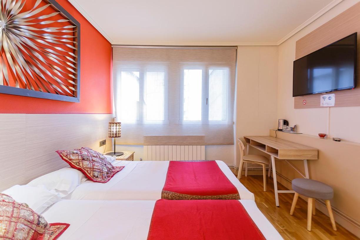 Hostal Rodas Pamplona Eksteriør bilde