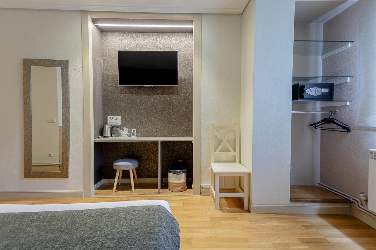 Hostal Rodas Pamplona Eksteriør bilde