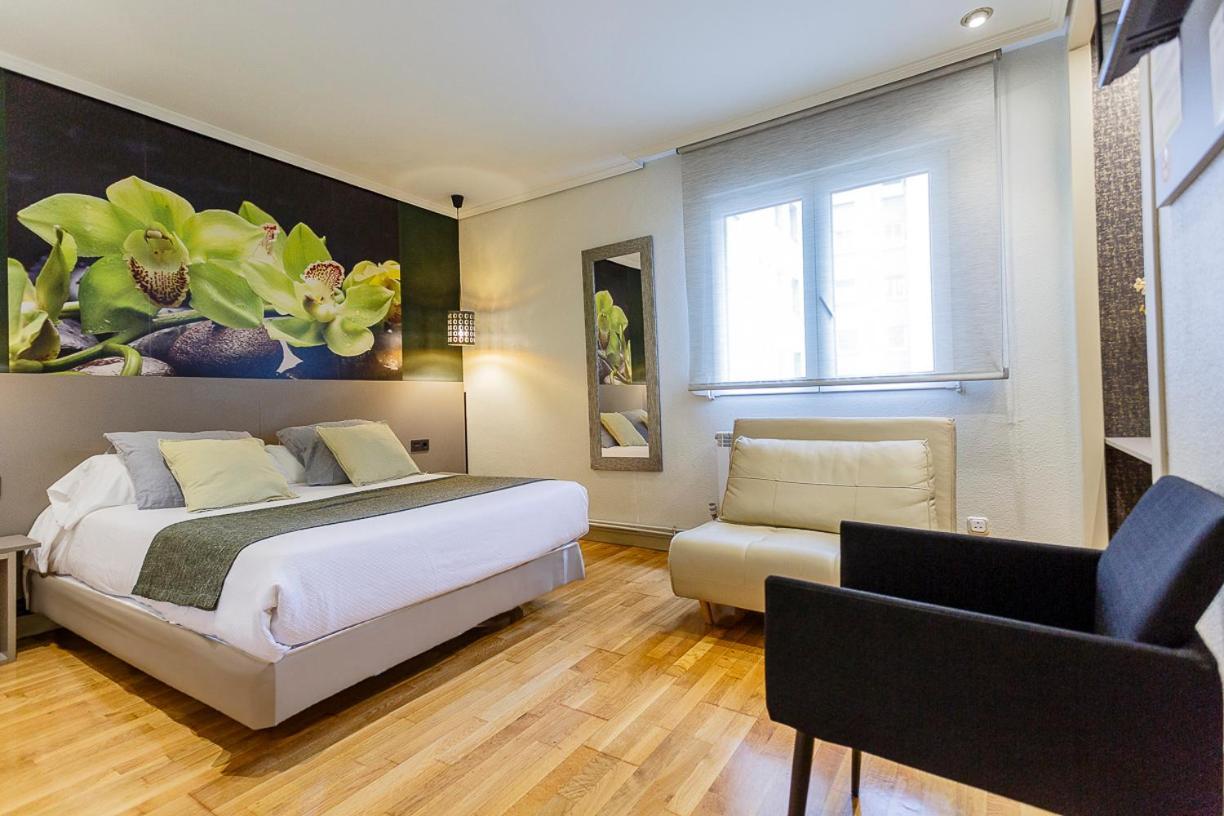 Hostal Rodas Pamplona Eksteriør bilde