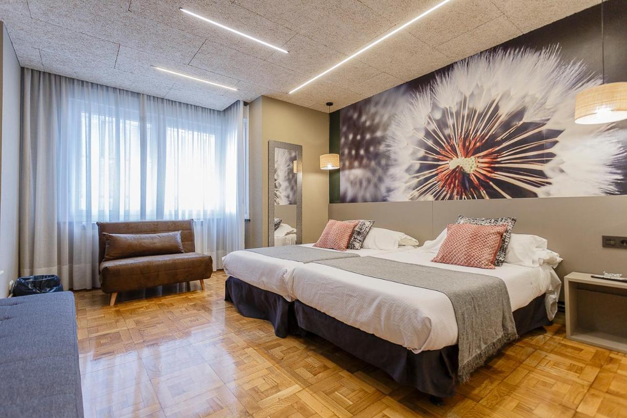 Hostal Rodas Pamplona Eksteriør bilde