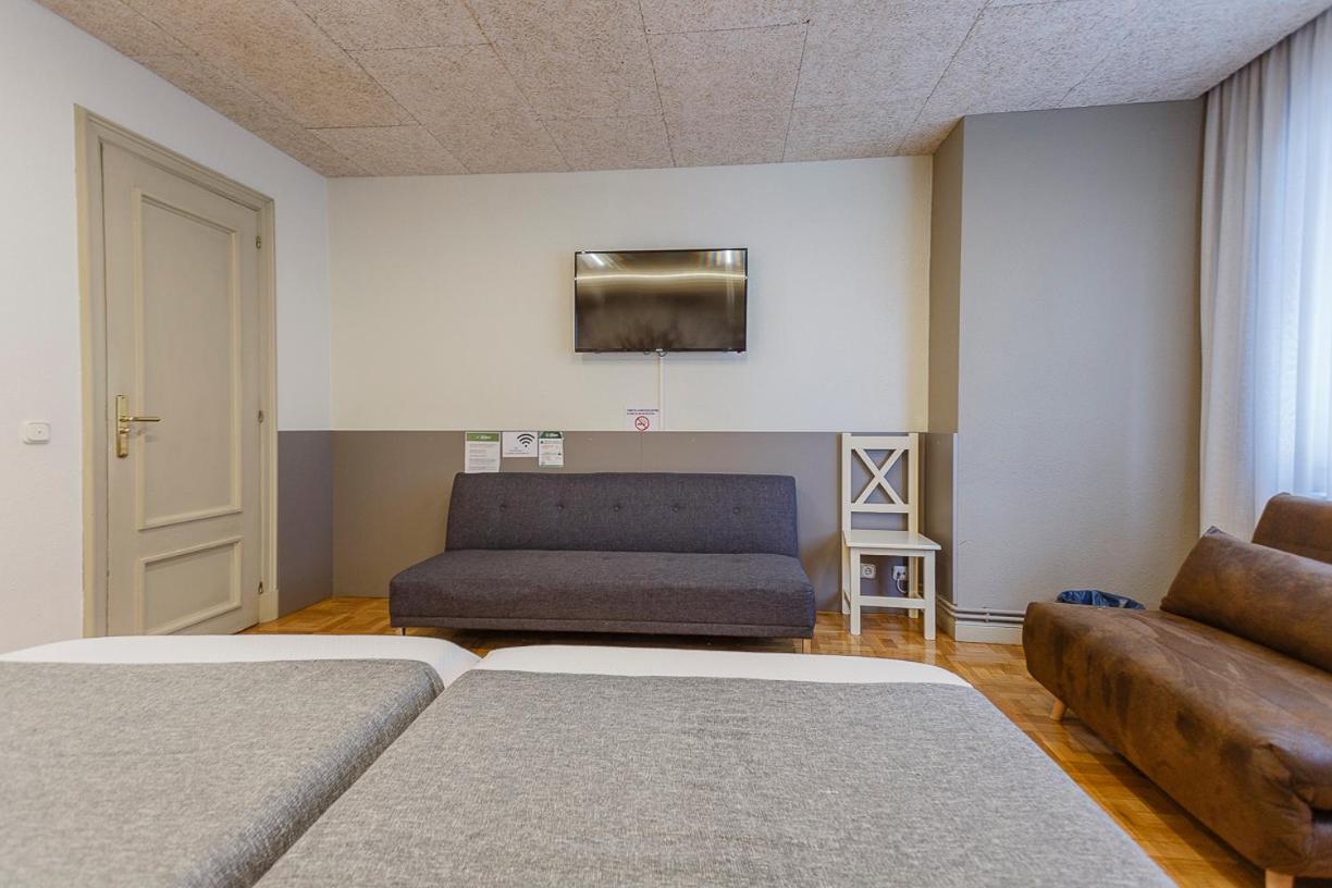 Hostal Rodas Pamplona Eksteriør bilde